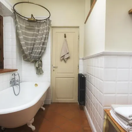 Villa Casa Al Fiume 4&2, Emma Terranuova Bracciolini